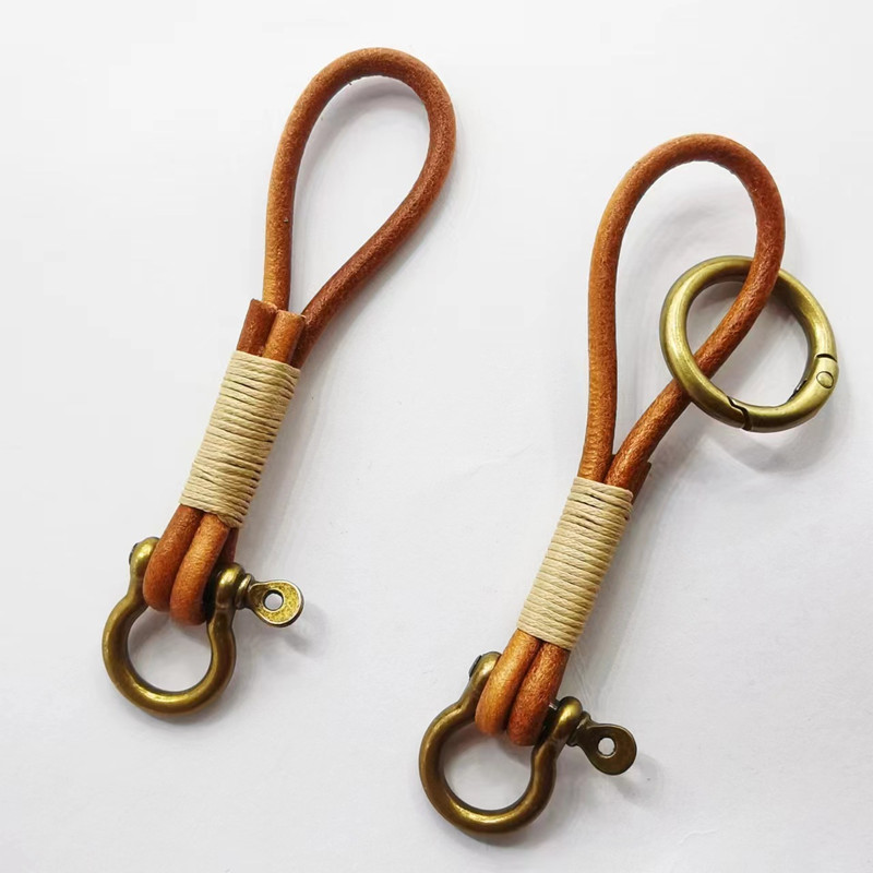 Vintage Fashion Ornaments - Skórzany sznurek z haczykiem, retro brelok