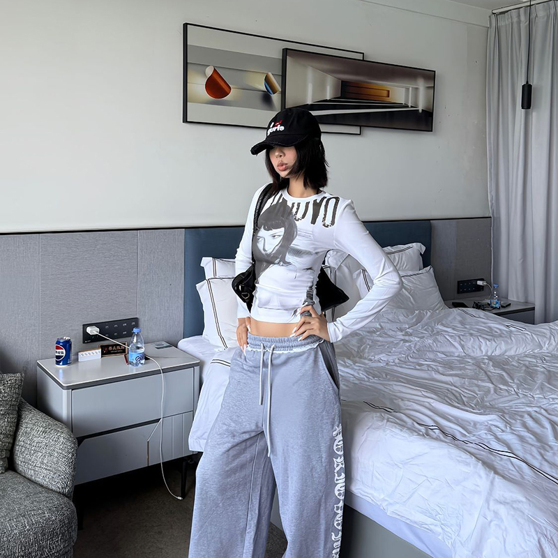 Krótki top streetwearowy w sty – Turtleneck Knit 90S recenzja i cena