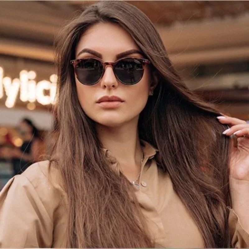 Okulary przeciwsłoneczne w sty – Vintage Fashion Female recenzja i cena